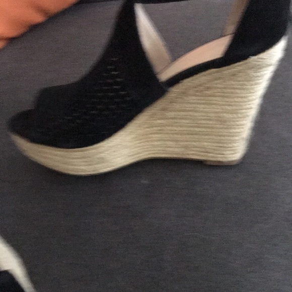 Marc Fisher Black Wedge size 9 - Picture 4 of 4